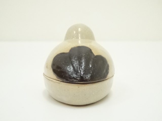 「名品・貴重」布志名焼 銹絵立鶴図茶碗 初代雲善作「不昧公ゆかりの名品」 名品・貴重」布志名焼 銹絵立鶴図茶碗 初代雲善作「不昧公ゆかり